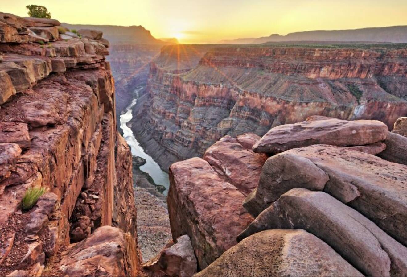 I USA finns bland annat Grand Canyon med sina djupa dalar.