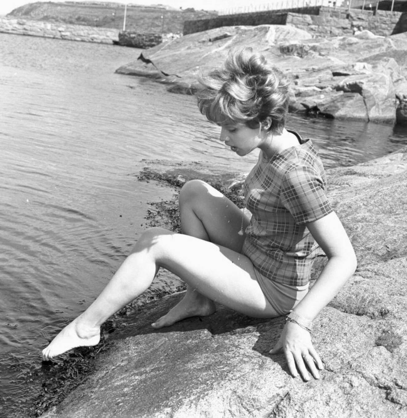 Lill-Babs på en klippa 1961.