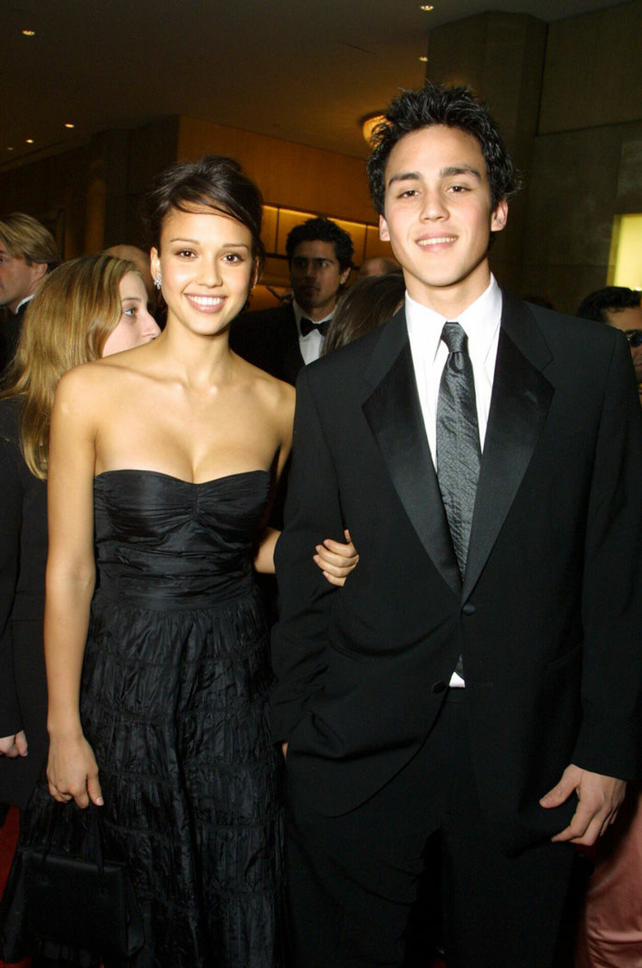 Jessica och Joshua Alba på Golden Globe Awards 2001. Jessica och Joshua Alba