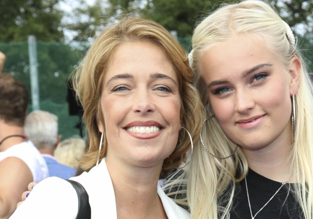 ”Barnen har gett mig kraft att orka gå vidare”, säger Annika, här tillsammans med dottern Felicia. Foto: TT Annika Strandhäll med dottern Felicia.
