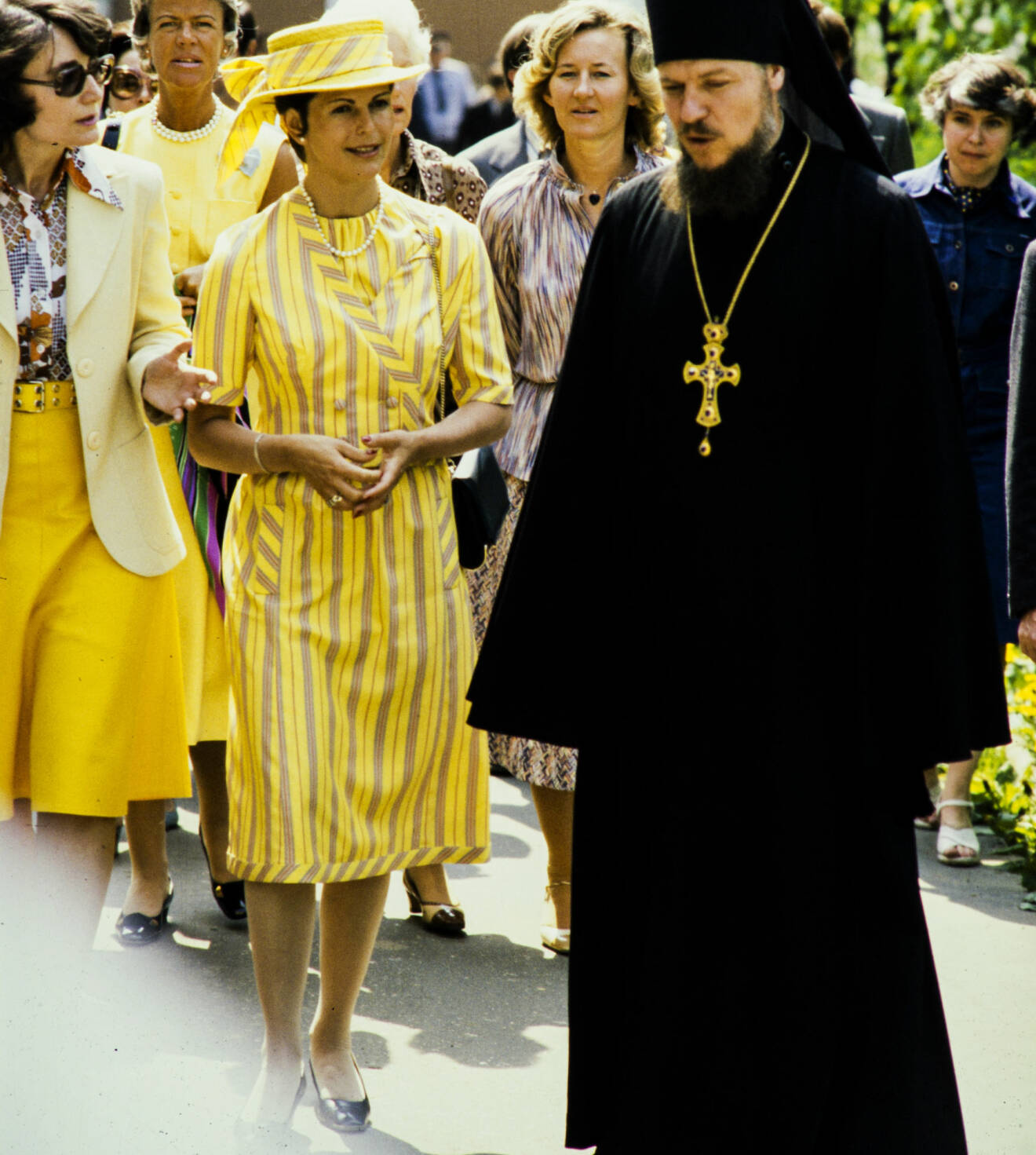 Drottning Silvia i gul retroklänning i Moskva 1978.