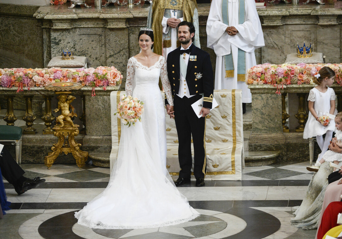 Sofia och Carl Philip fick äntligen varandra i Slottskyrkan, juni 2015. Prinsessan Sofia och prins Carl Philip under sitt bröllop i Slottskyrkan juni 2015.