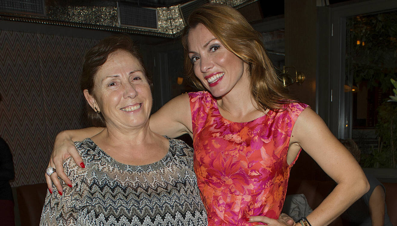 Alexandra Pascalidou tillsammans med sin mamma Hrisula Damianidou på releasefesten av boken Kaos 2013.