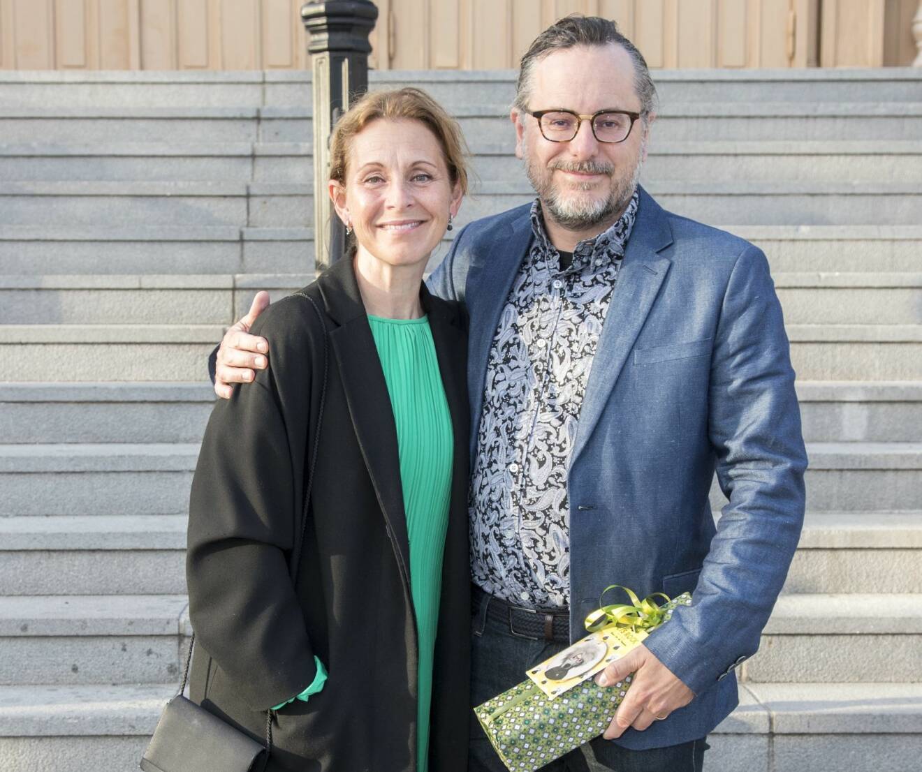 Helen Sjöholm och maken David Granditsky utanför Cirkus i Stockholm för att fira Björn Skifs 70-årsdag i april 2017.