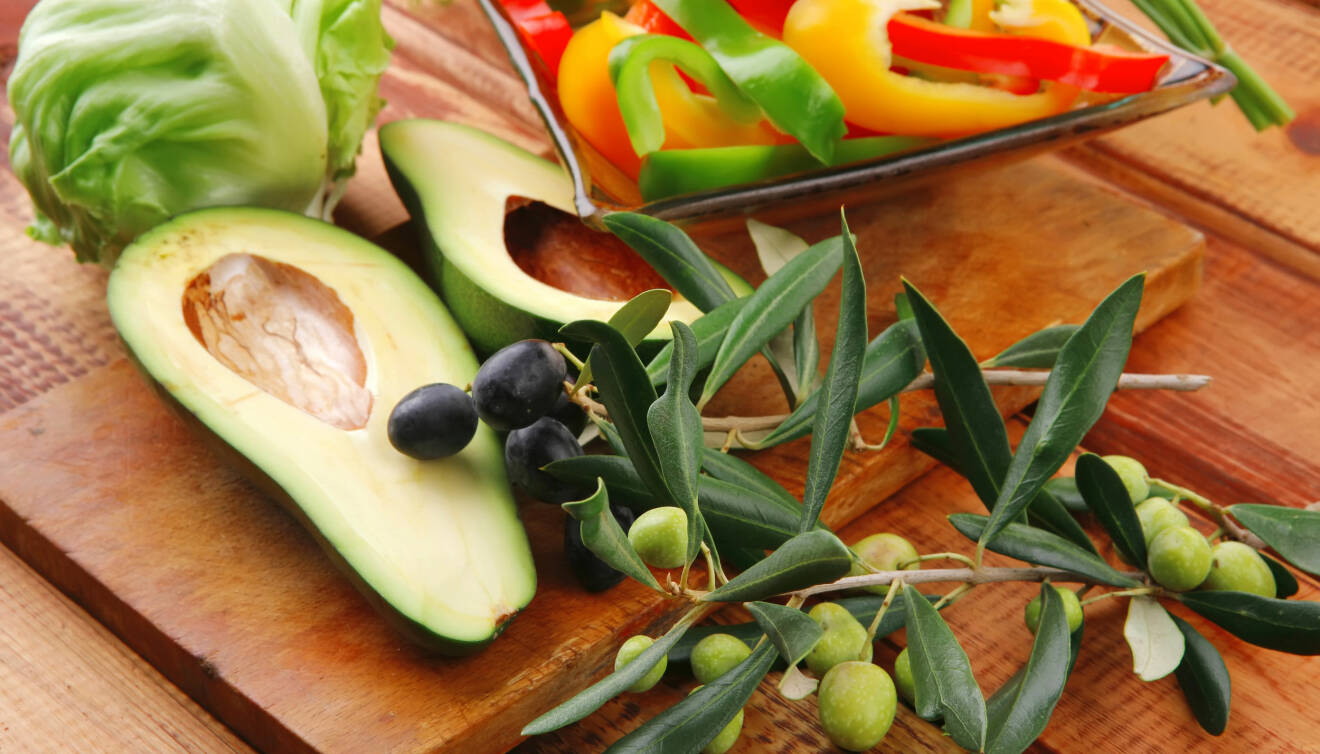 Avokado, oliver och paprika, som egentligen är frukter.