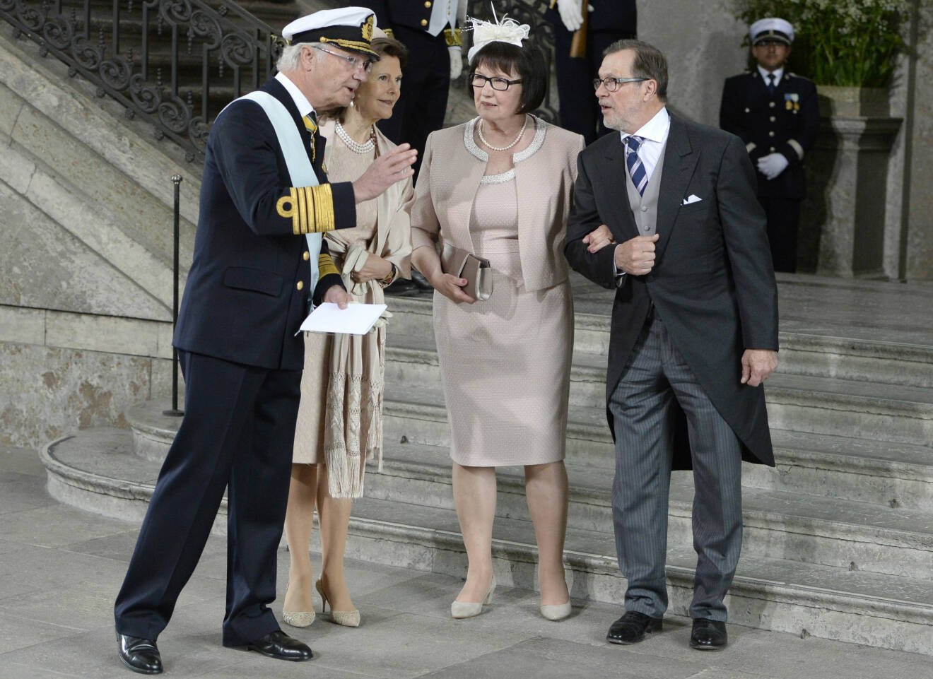 Carl XVI Gustaf och drottning Silvia tillsammans med Ewa Westling och Olle Westling vid prins Oscars dop 2016.