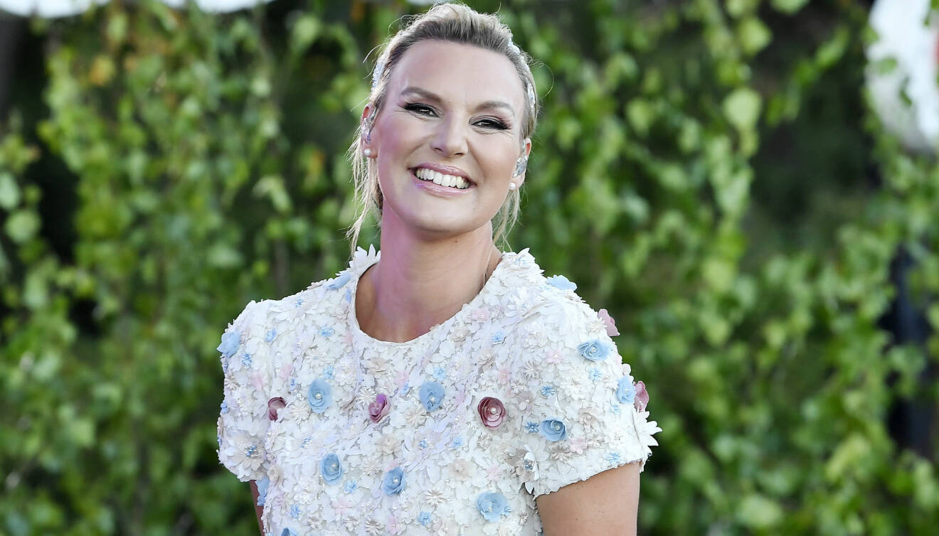 Sanna Nielsen under Allsång på Skansen år 2020. Hon har varit programledare för tv-programmet i SVT sedan år 2016.