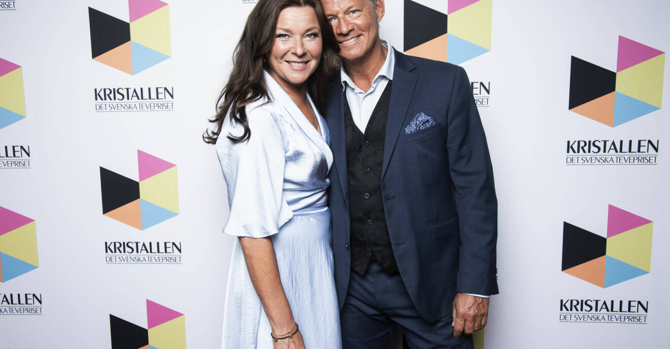 Lotta Engberg och Mikael Sandström tillsammans på röda mattan inför Kristallengalan 2020.
