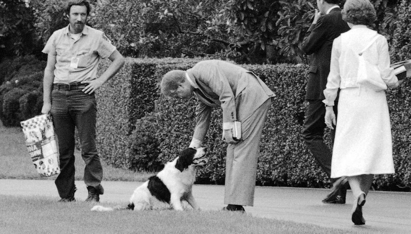 President Jimmy Carter med sin hund Grits.