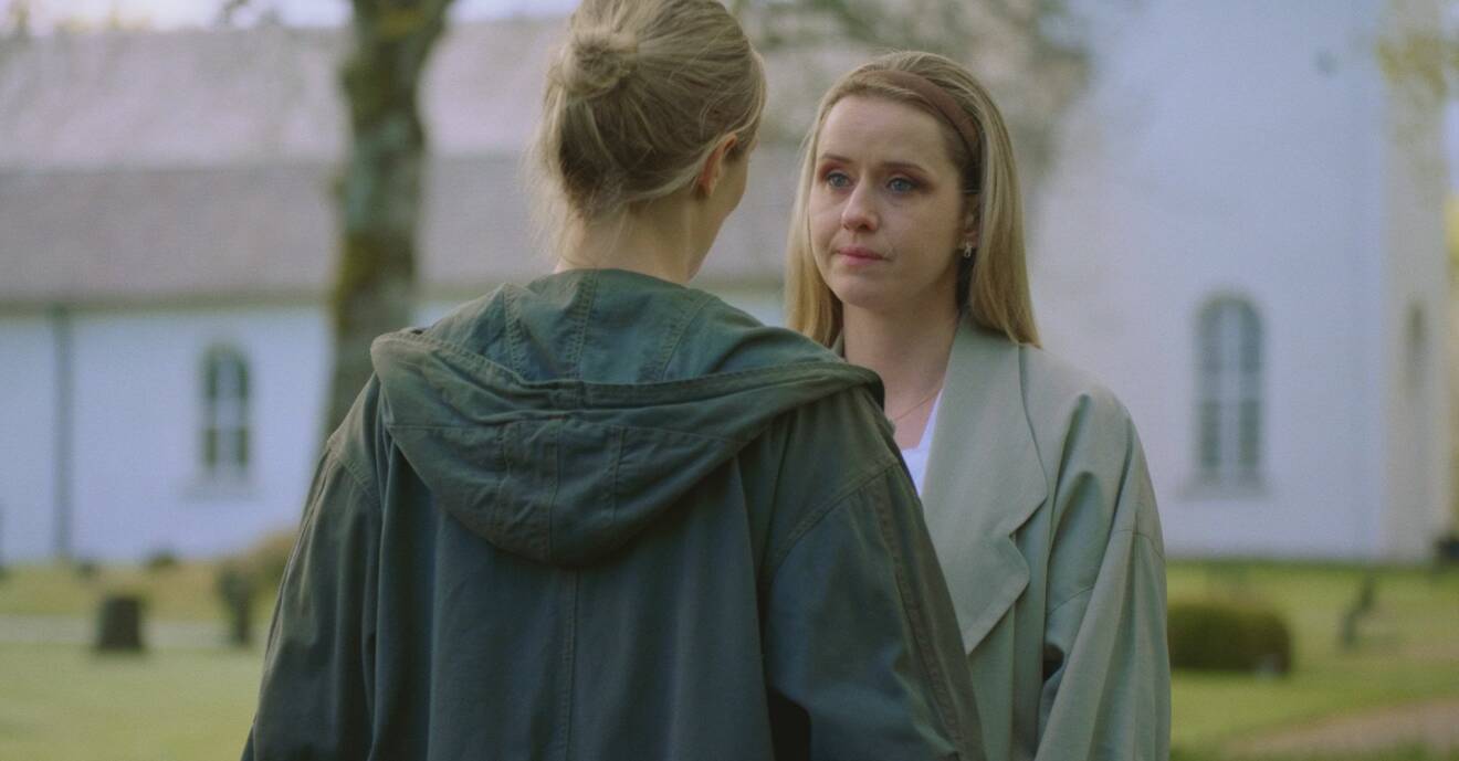 Lisa Henni som Madelen och Disa Östrand som Johanna i säsong två av Lyckoviken.