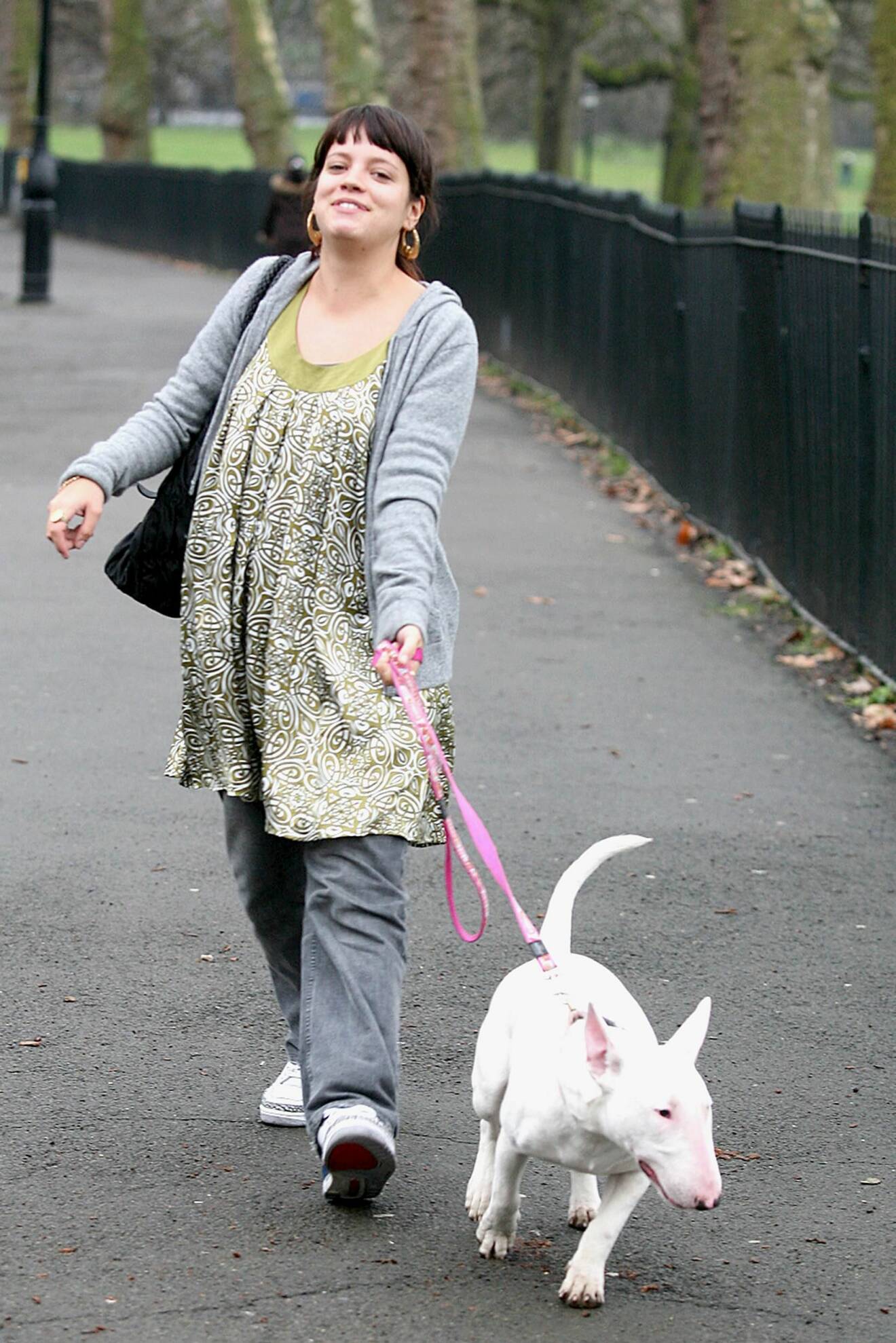 Lily Allen med hund