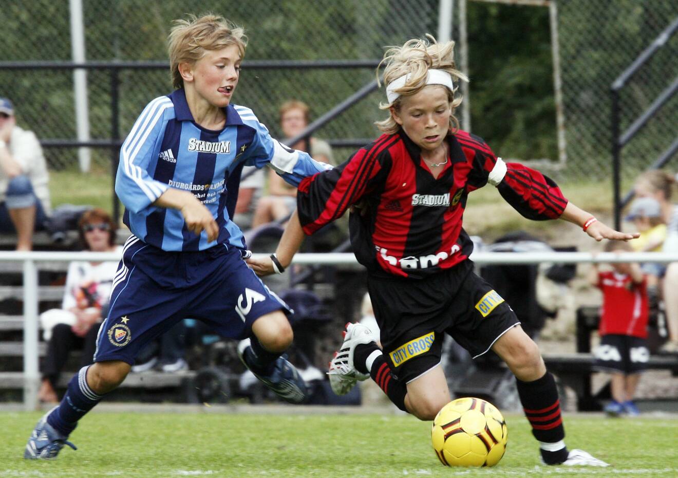 Amadeus Sögaard som tioåring under en fotbollsmatch där hans lag Brommapojkarna mötte Djurgården.