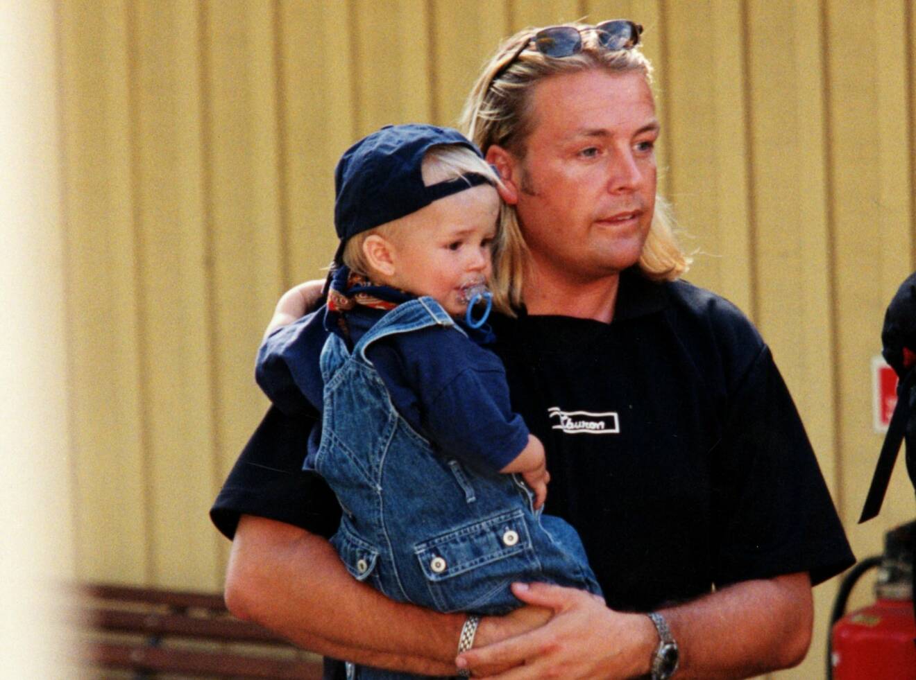 Amadeus Sögaard tillsammans med pappa Runar Sögaard 1999.