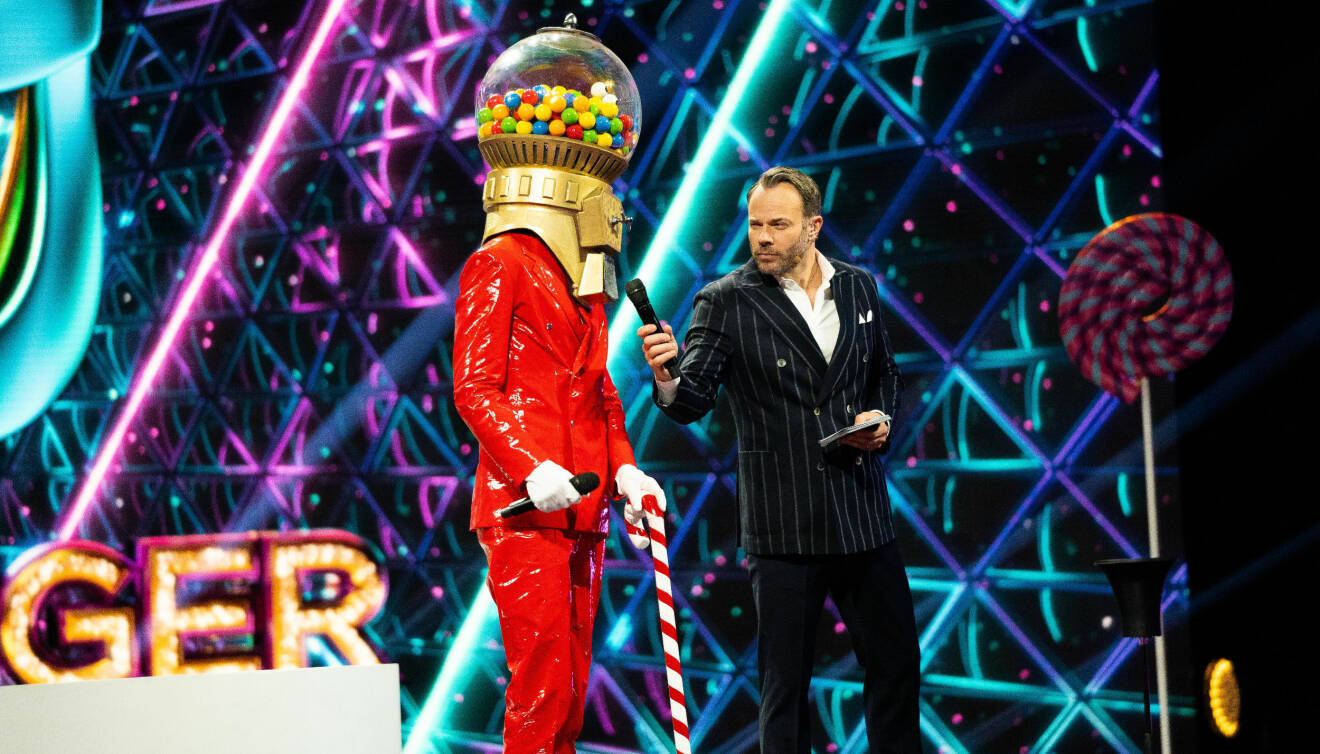 David Hellenius intervjuar utklädd kändis, Godisautomaten, i Masked Singer.