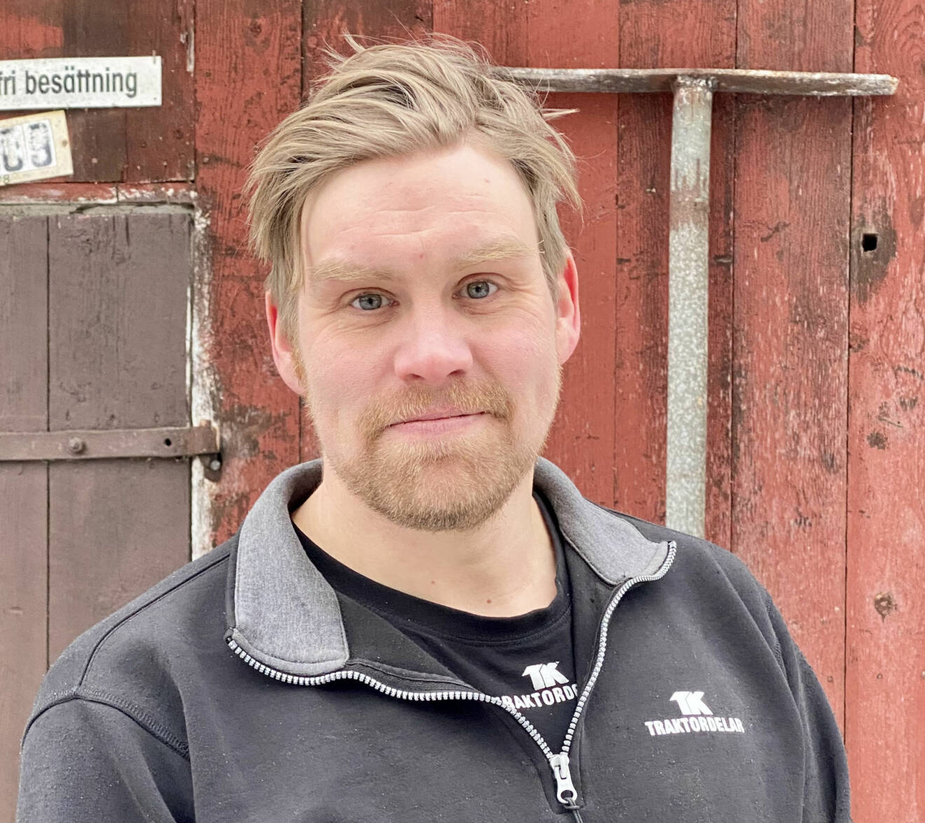 Skogsbonden Mikael Backis Backstulid som är en av deltagarna i Bonde söker fru 2021.