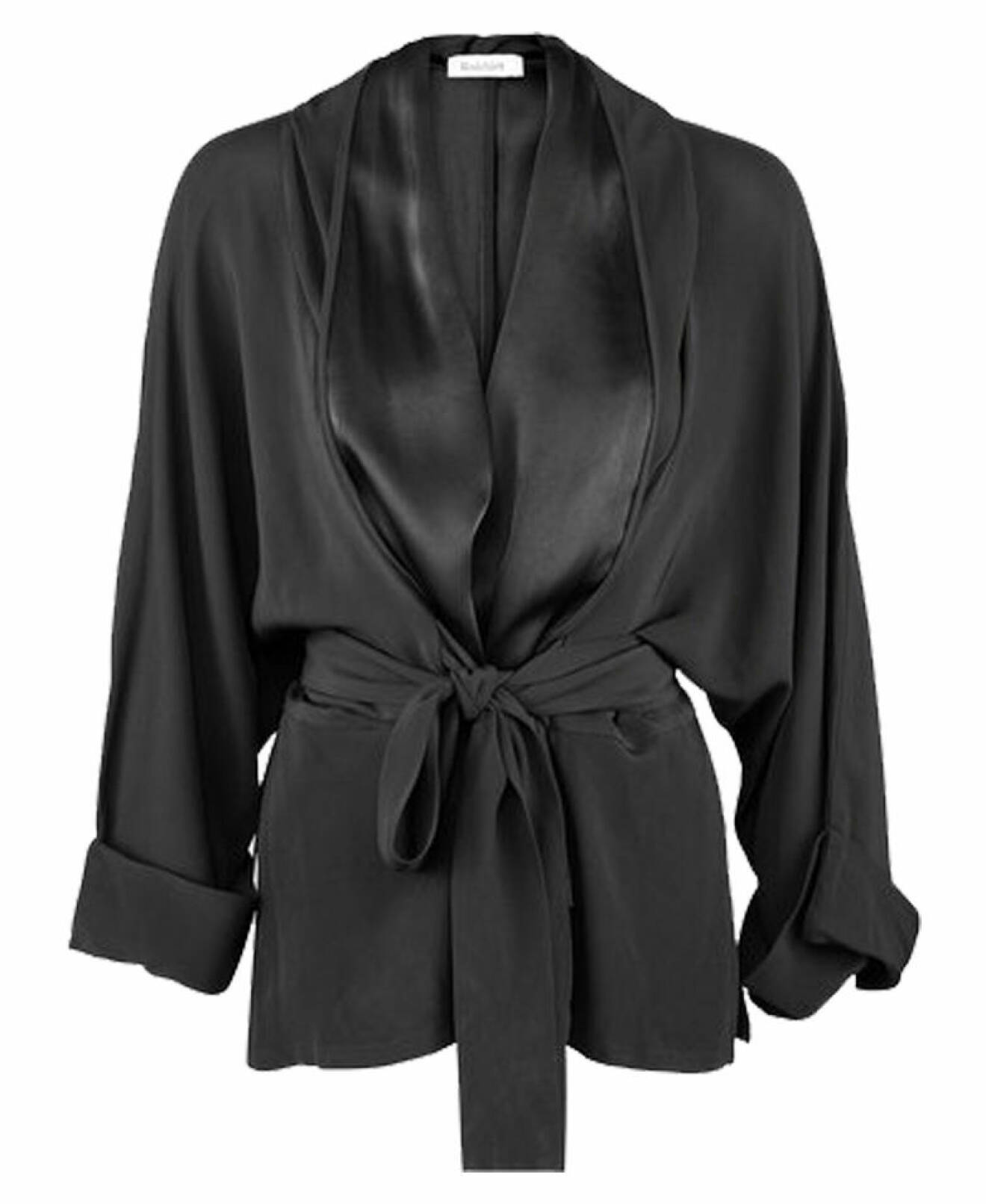 svart kimono med knytning från rodebjer