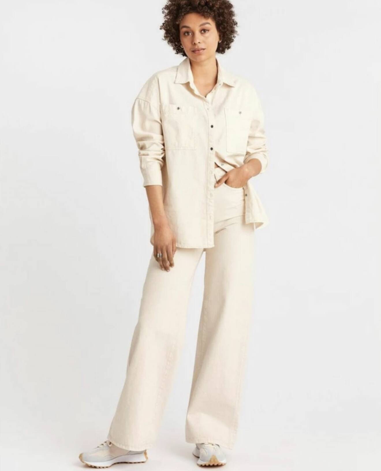 Offwhite twillskjorta med matchande vida byxor, från Lindex