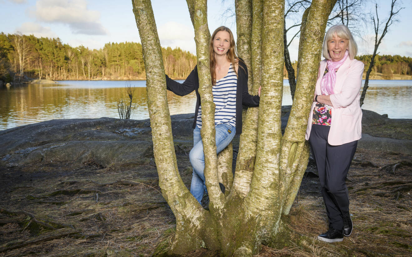 Ulla Lindau tillsammans med dottern Anna Sjööquist vid Sisjön i Göteborg.