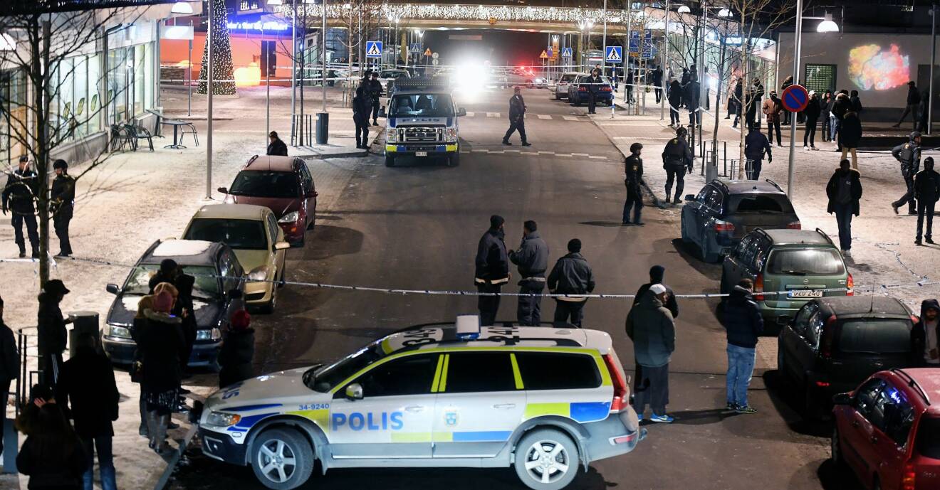 Polisavspärrningar efter dubbelmord i Rinkeby