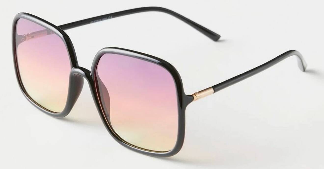 Svarta fyrkantiga solglasögon med rosa glas