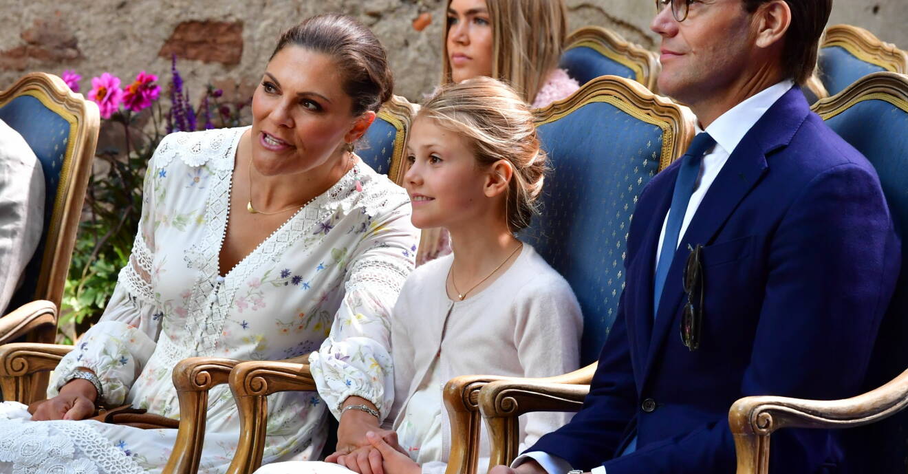 Kronprinsessan Victoria, Prinsessan Estelle och Prins Daniel på Victoriadagen 2020 på Borgholms slott.