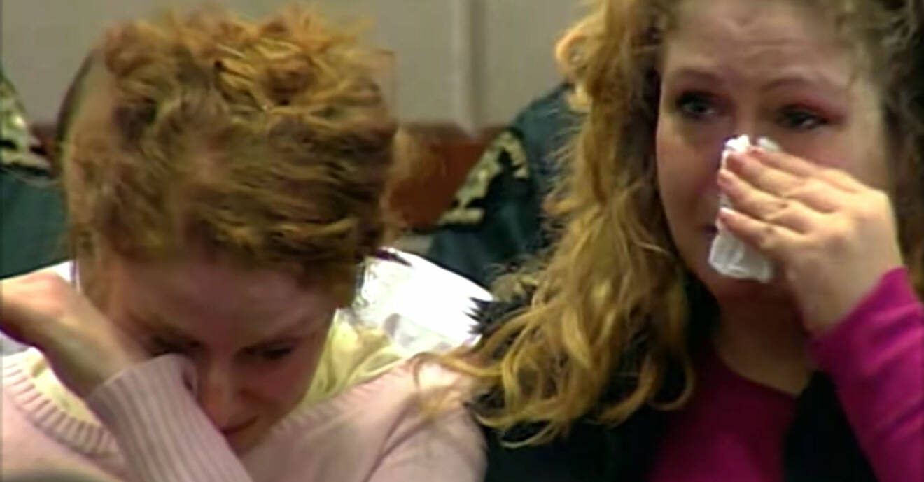 Alans döttrar Kristy och Wendy under rättegången.