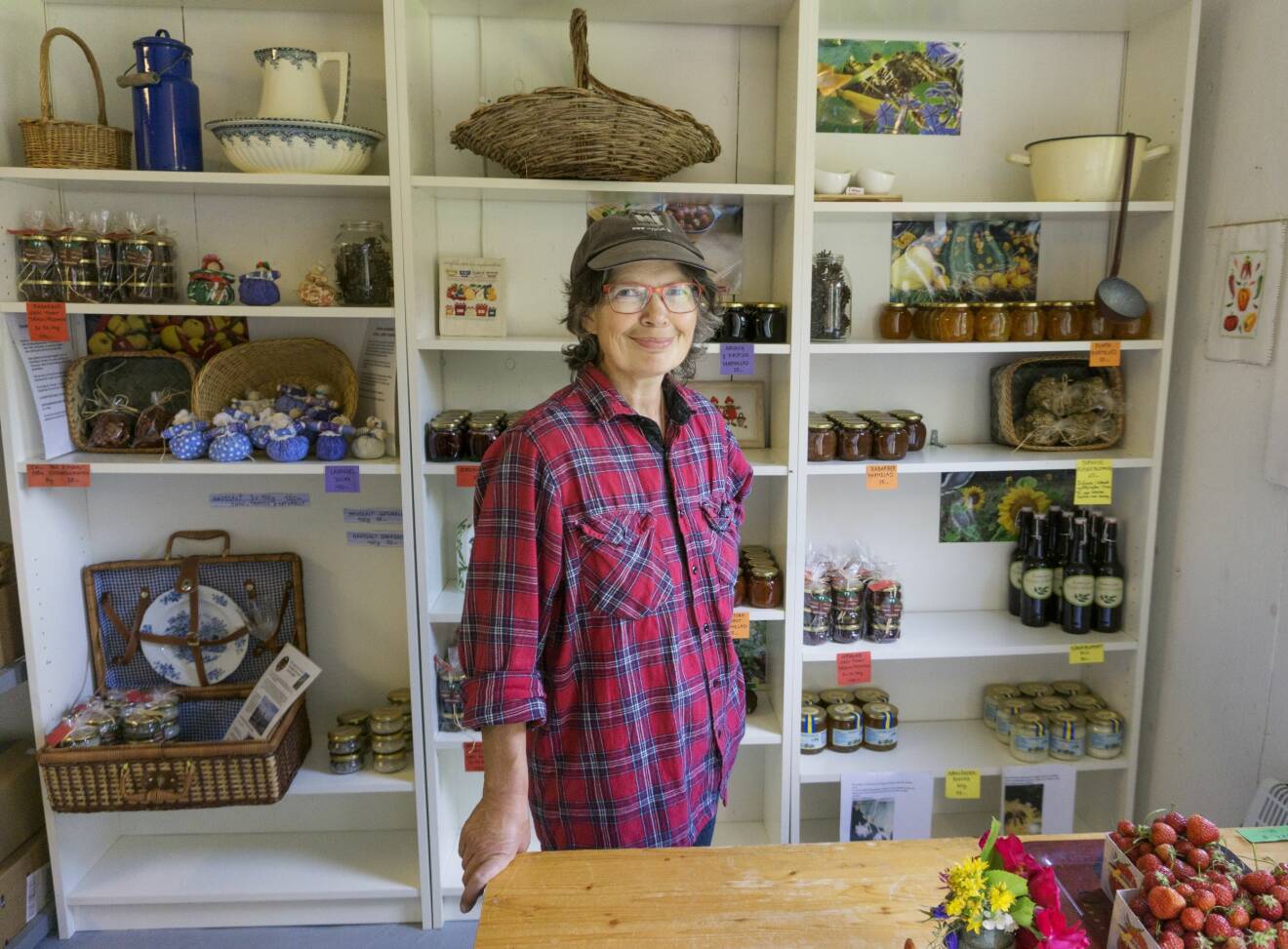 På Nygrans gård driver Christel Guillet en liten gårdsbutik där hon säljer hemmagjorda marmelader och andra delikatesser.