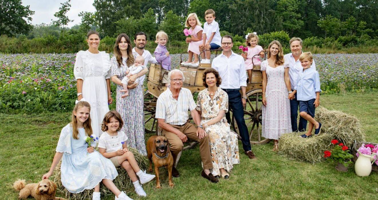 Prinsessan Adrienne, prins Oscar, prins Daniel, drottning Silvia, prinsessan Madeleine, Chris O'Neill och prins Nicolas