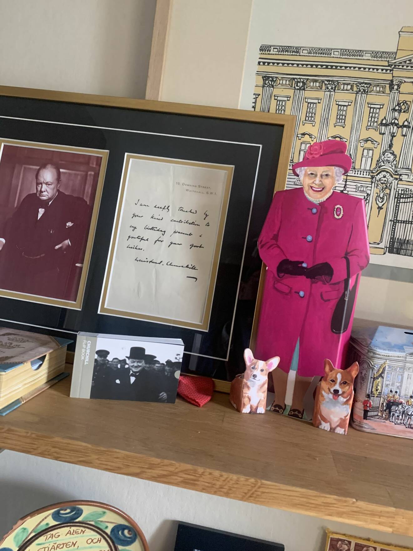 Churchill och The queen. Hjältar i Ewa-Gun Westfords hem.