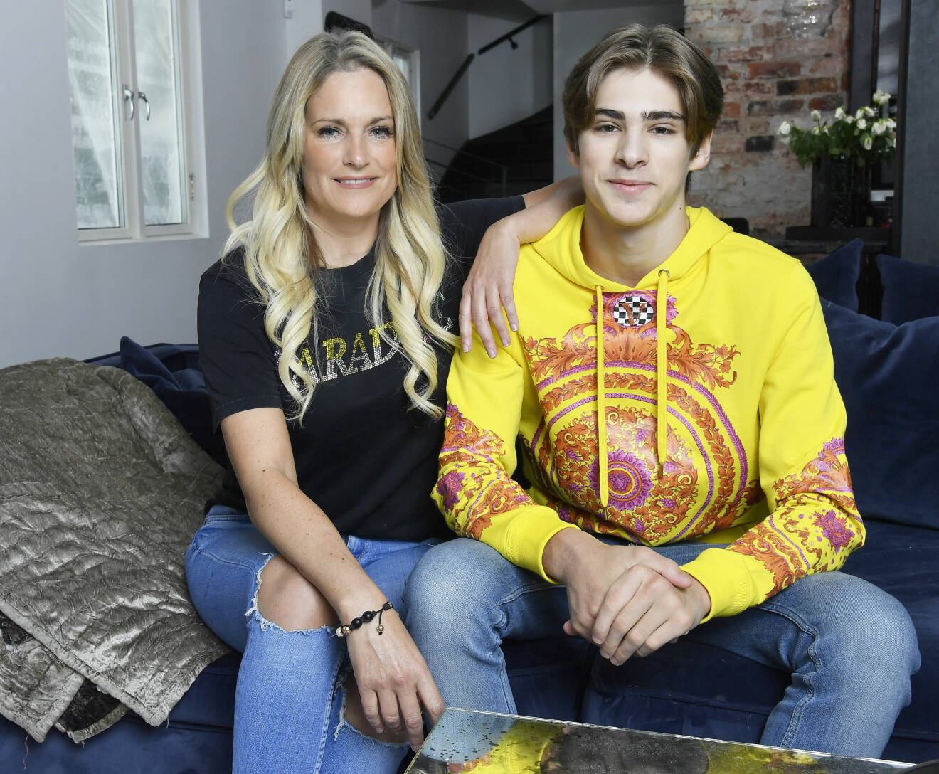 Laila Bagge med sonen Liam Pitts inför nya säsongen av "Lailaland" som sändes våren 2020.