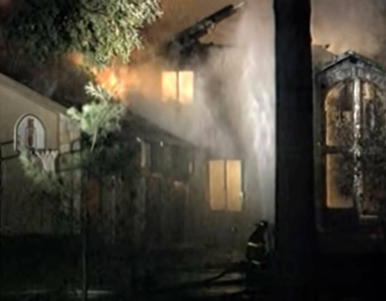 Debora Green anlade en eld i sitt eget hus.