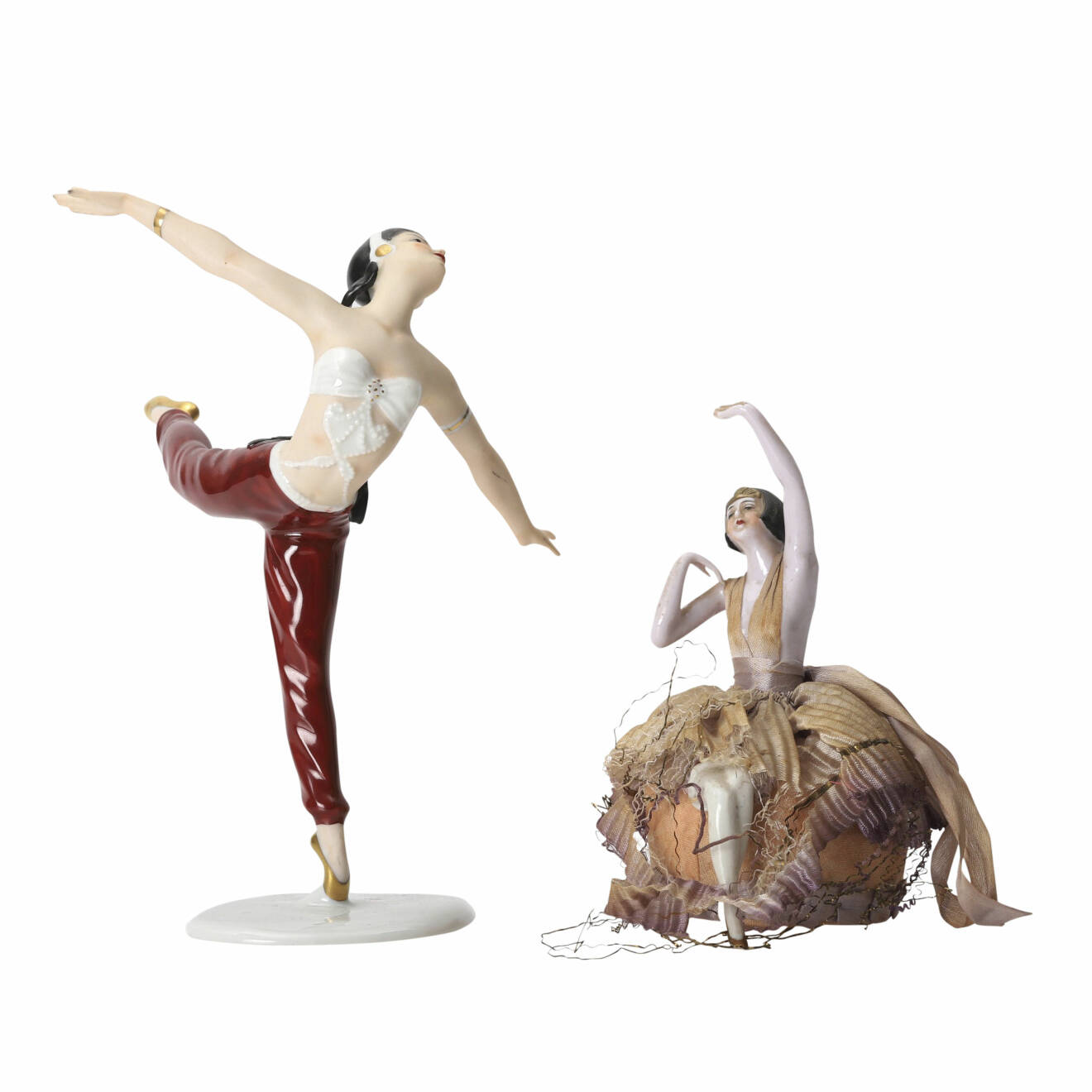 Två figuriner föreställande dansande kvinnor.