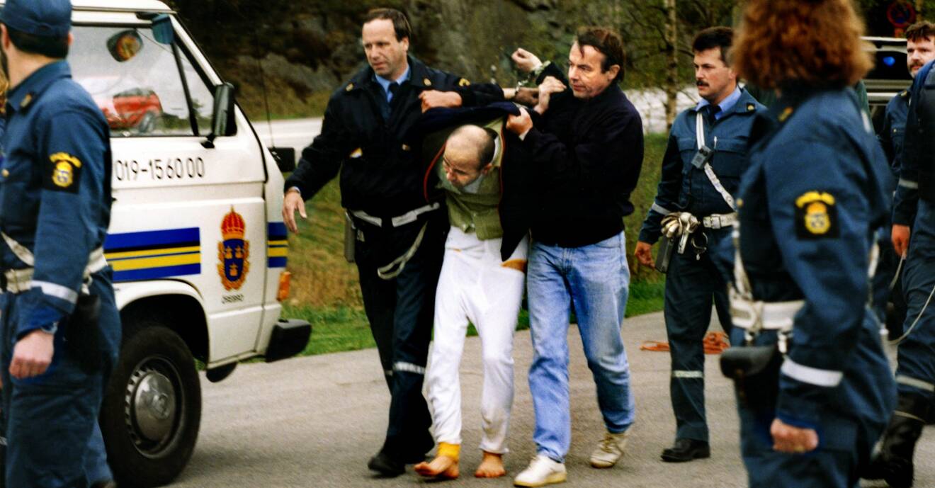 Ioan Ursut grips av polis efter rymning 1991