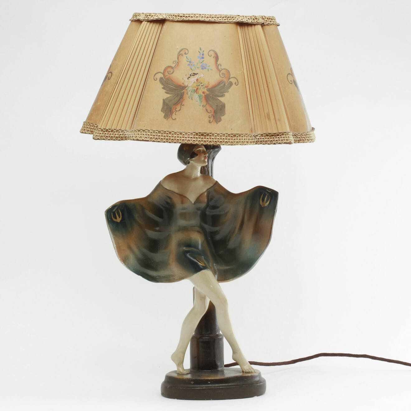 Bordslampa med smärt kvinnogestalt från 1920-talet.