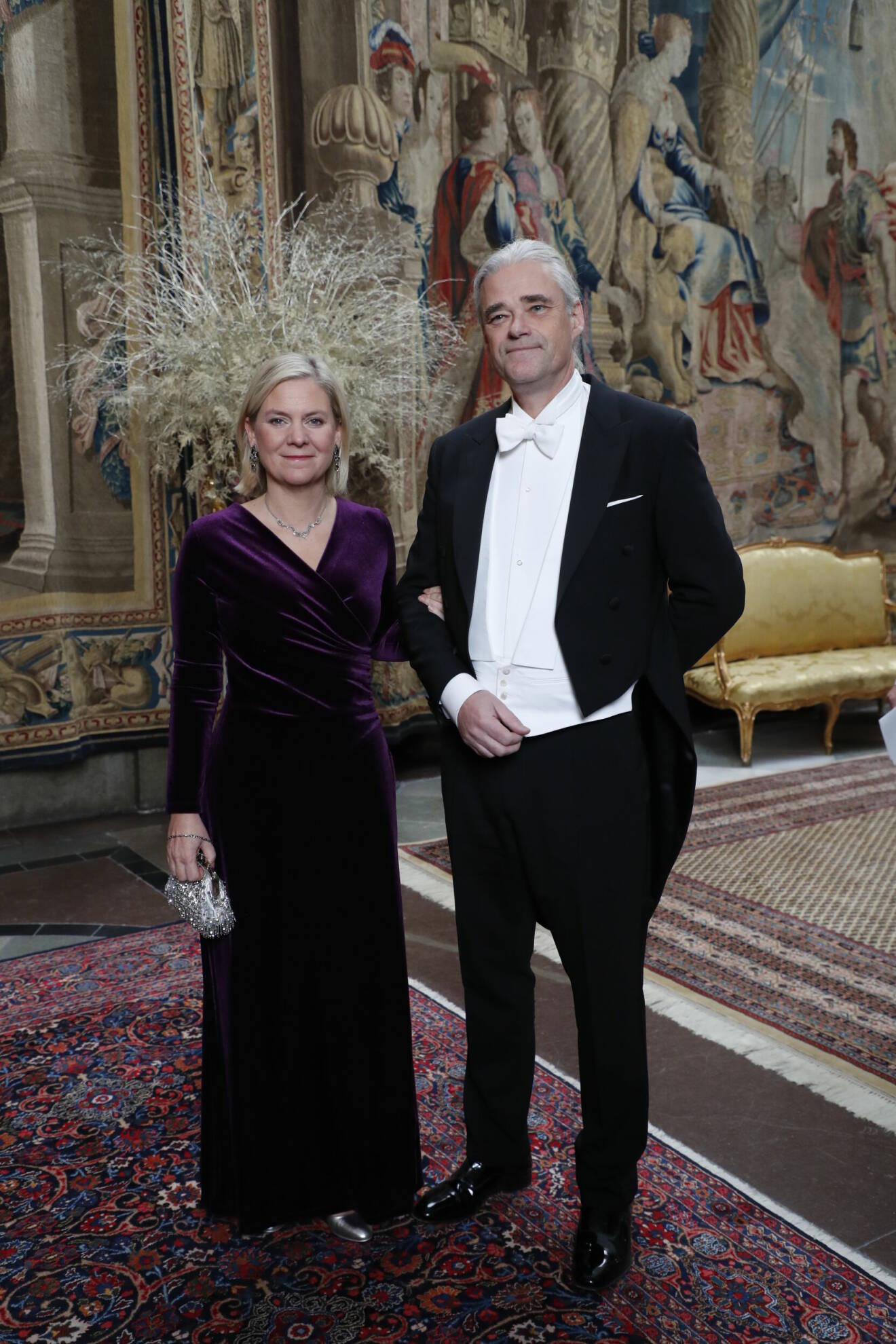 Magdalena Andersson (S) och maken Richard Friberg anländer till kungens traditionsenliga middag för Nobelpristagarna på Stockholms slott år 2019.