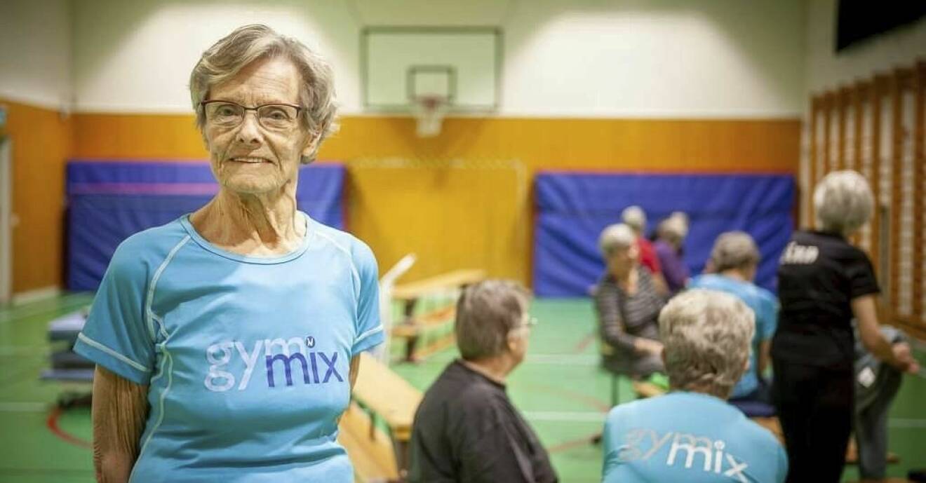 Laila Hjalmarsson, 82 år, leder gympa på Tjörn för andra seniorer.