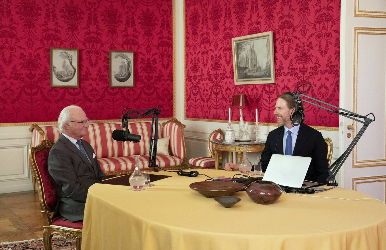 Kung Carl Gustaf blir intervjuad av Kristoffer Triumf till podcasten Värvet.