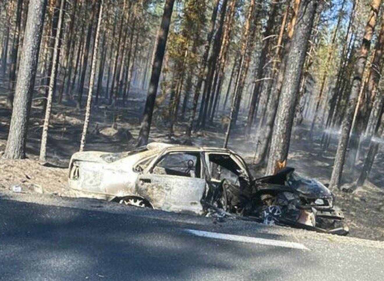 Oskars bil började brinna i bilkraschen och blev helt utbränd.