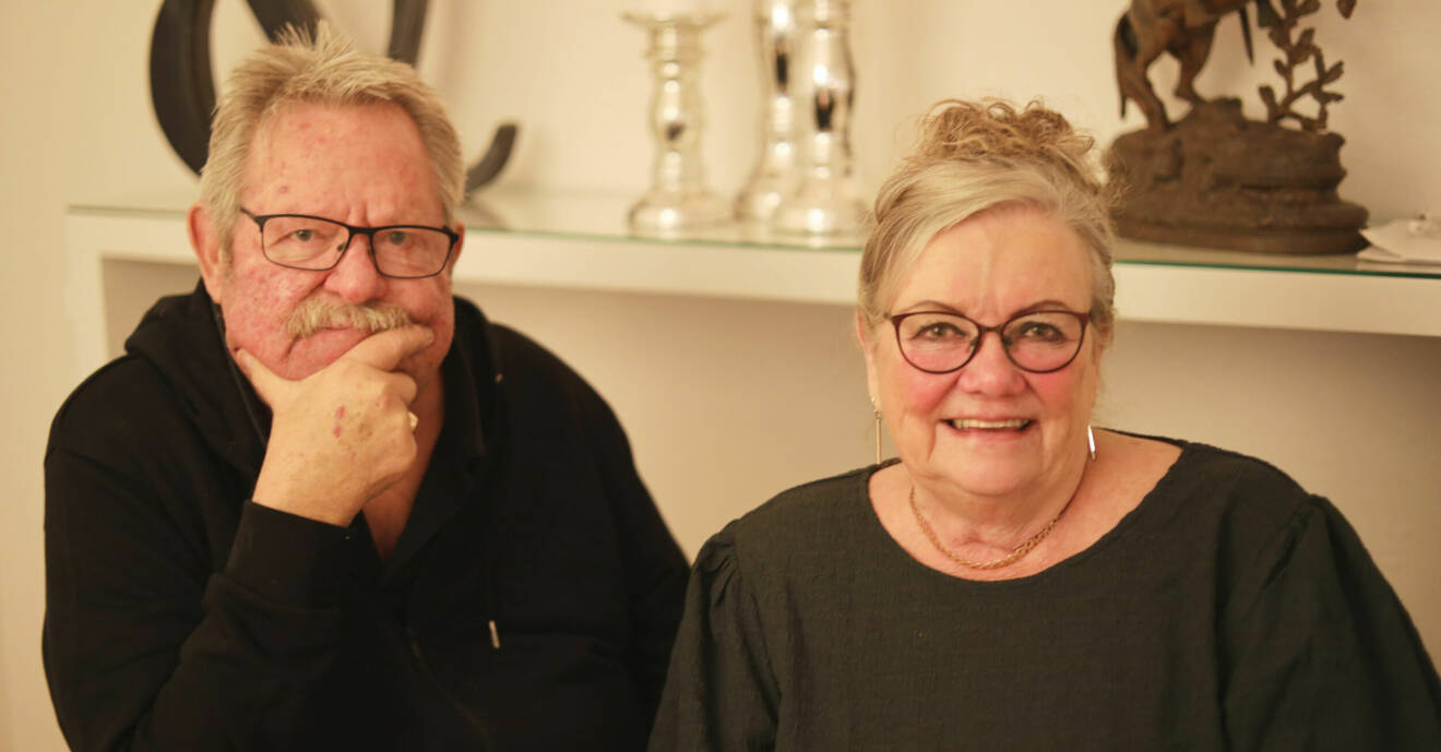 Margit Larsson och hennes man Leif Larsson i dottern Sabines vardagsrum i Malmö.