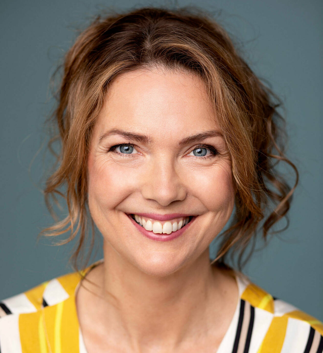 Porträttbild av Anna Blomberg som är aktuell med nya Kvarteret Skatan som sänds i SVT i december 2021.