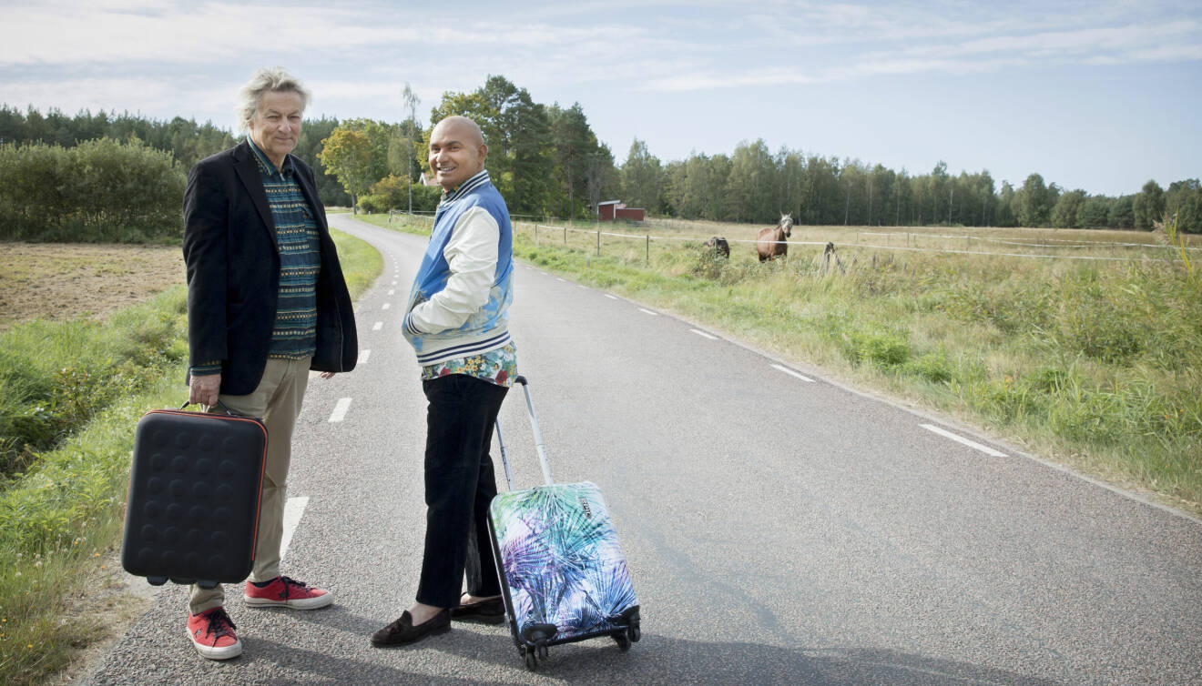 Lars Lerin och hans man Junior på en pressbild inför premiären av nya tv-serien Vägen ut med Lars Lerin.