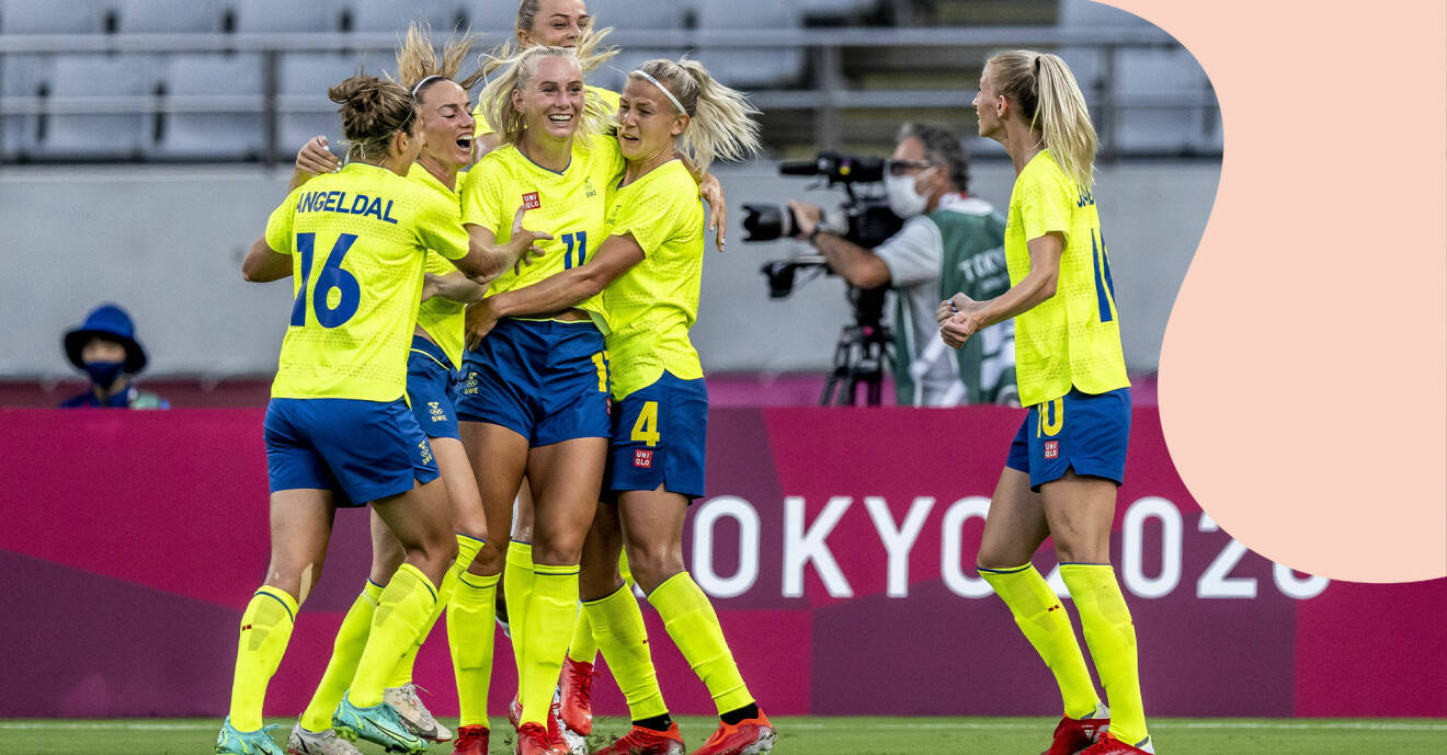Landslagsspelaren i fotboll, Stina Blackstenius jublar med sina lagkamrater efter att ha gjort mål i landslagsmatchen mellan Sverige och USA.
