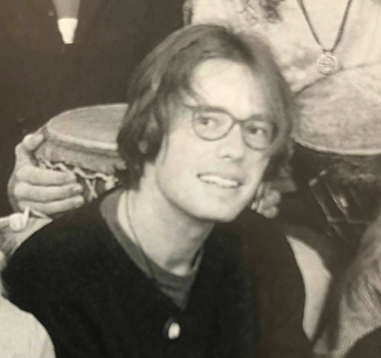 Patric Eghammer, 24 år, på ett foto i en skolkatalog, då han jobbade som elgitarrlärare på ett estetprogram.