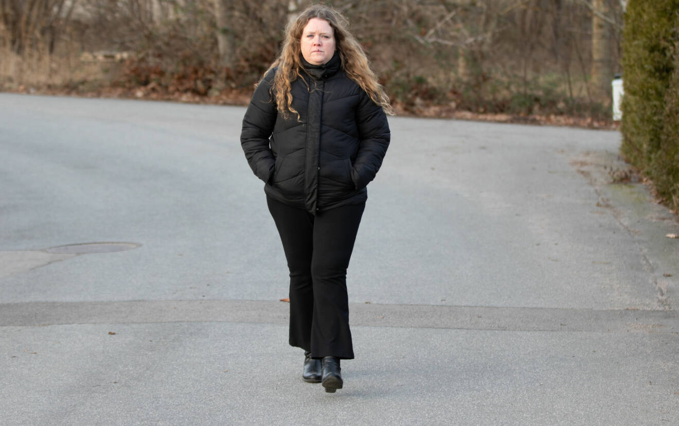 Ulrika Hägerstrand, som i många år kämpat för rätt vård, på promenad hemma i Hasslö, Karlskrona.