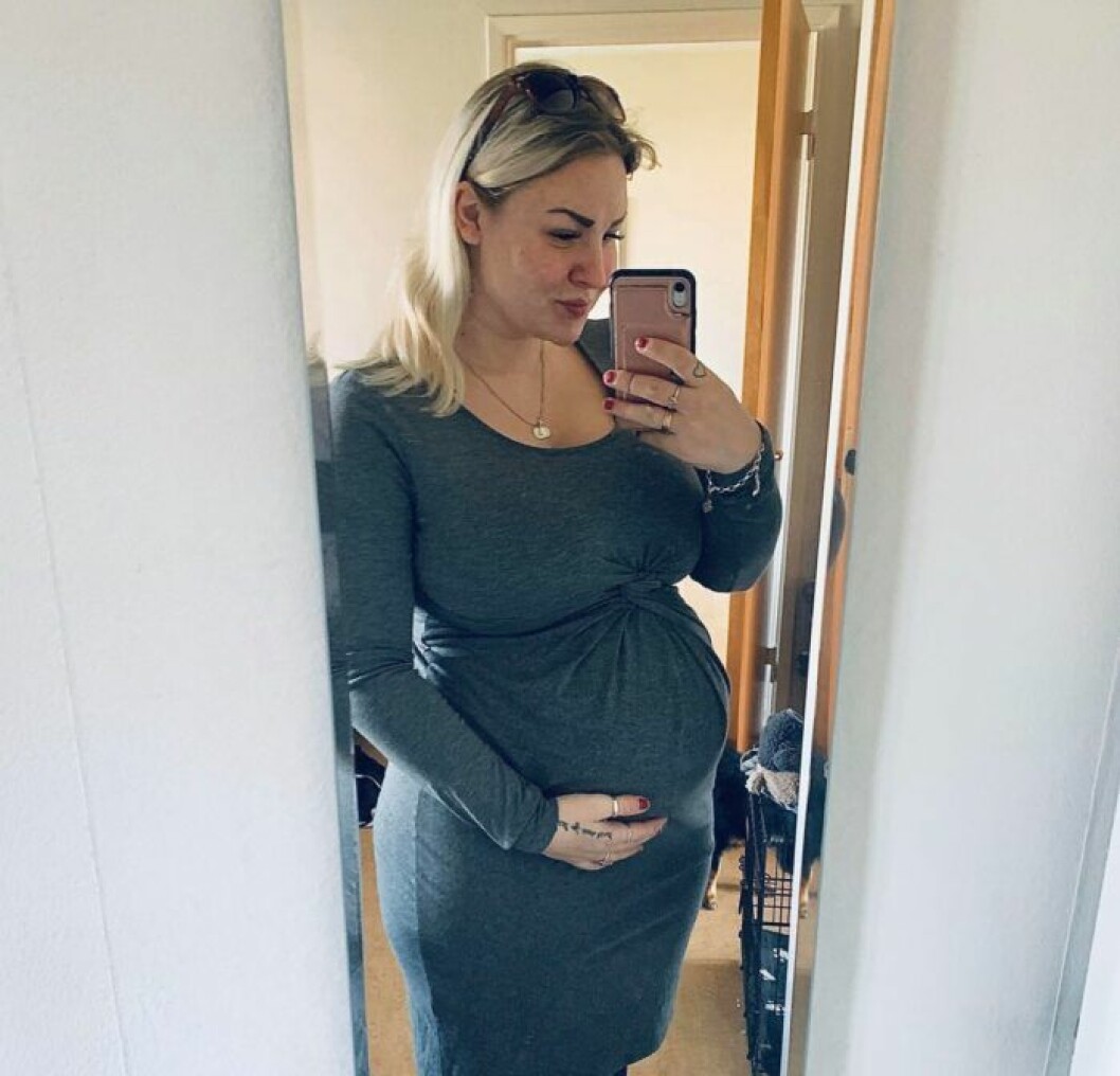 För Josefine Esplund är det allra mest skrämmande att hennes sambo inte får vara med henne och barnet under den första tiden efter förlossningen. Foto: Privat Josefine Esplund