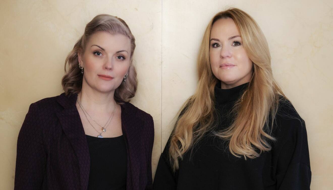 Närbild på Maria Oldenstedt och Linda Sandkvist som gör Psykopatpodden.