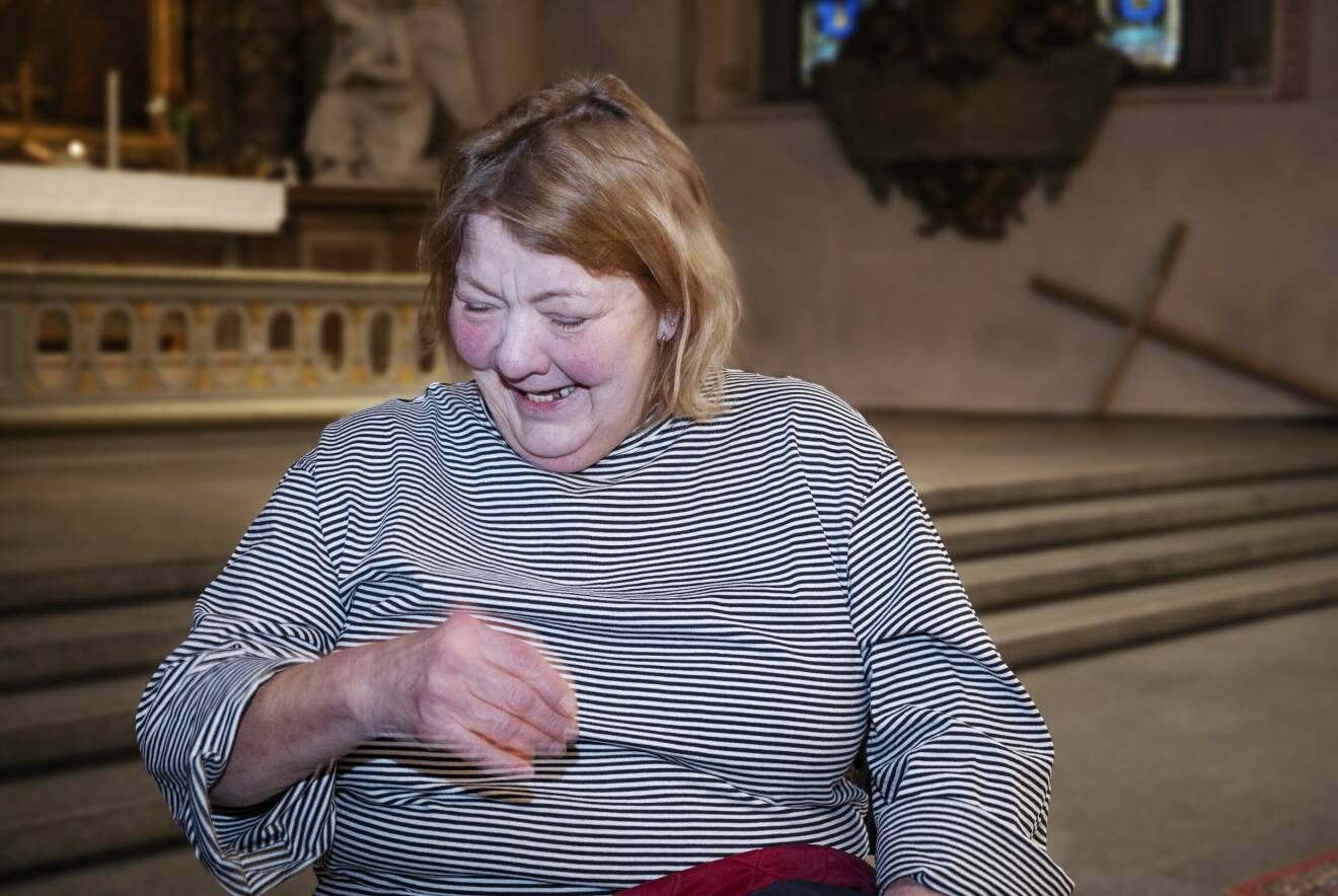 Eva Larsson har fortsatt att besöka Klara kyrka efter hemlösheten.