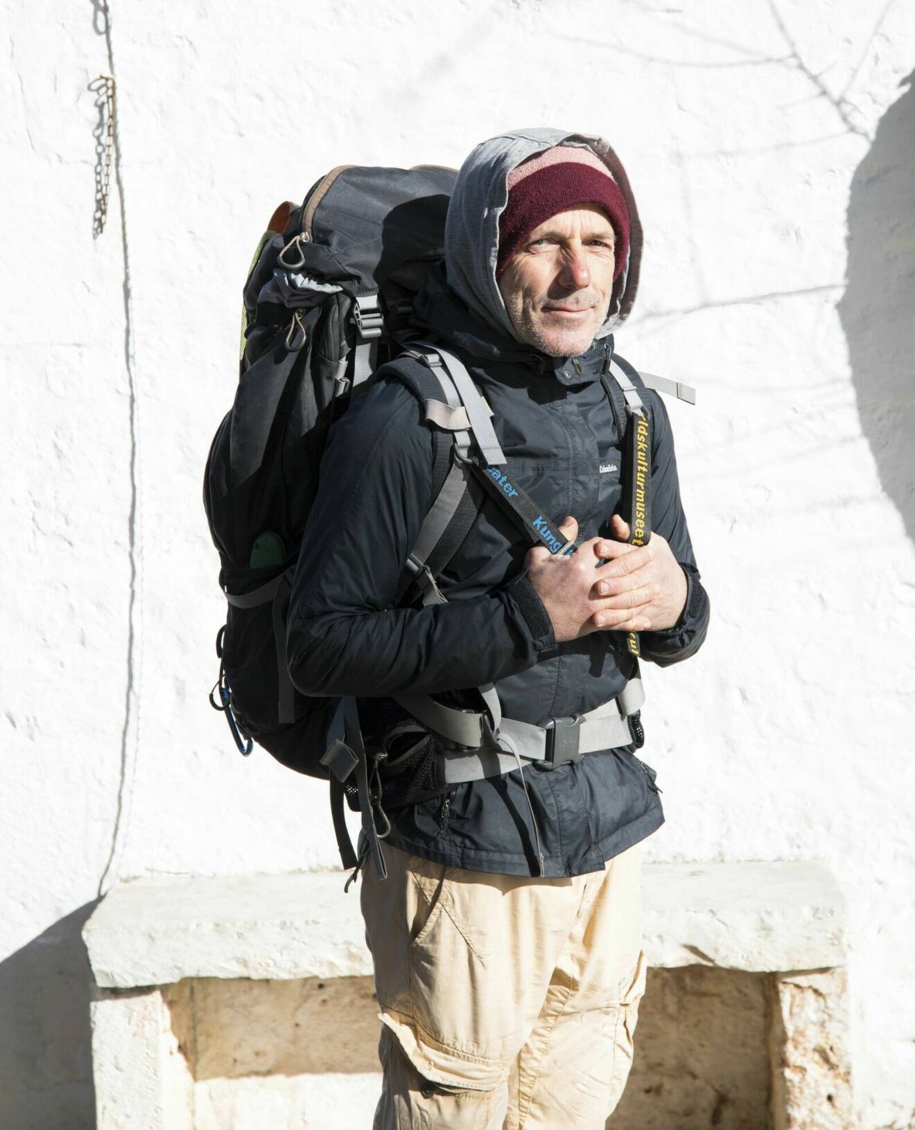 Carlo Magnani från Italien i full vandrings-mundering med stor ryggsäck på ryggen.