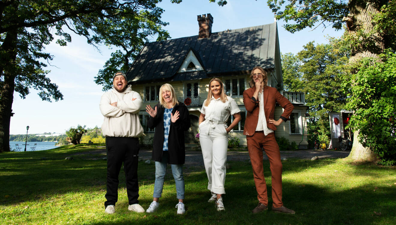 Anis Don Demina, Sussie Eriksson, Sofia Dalén och Marcus Berggren framför Bäst i test-huset.