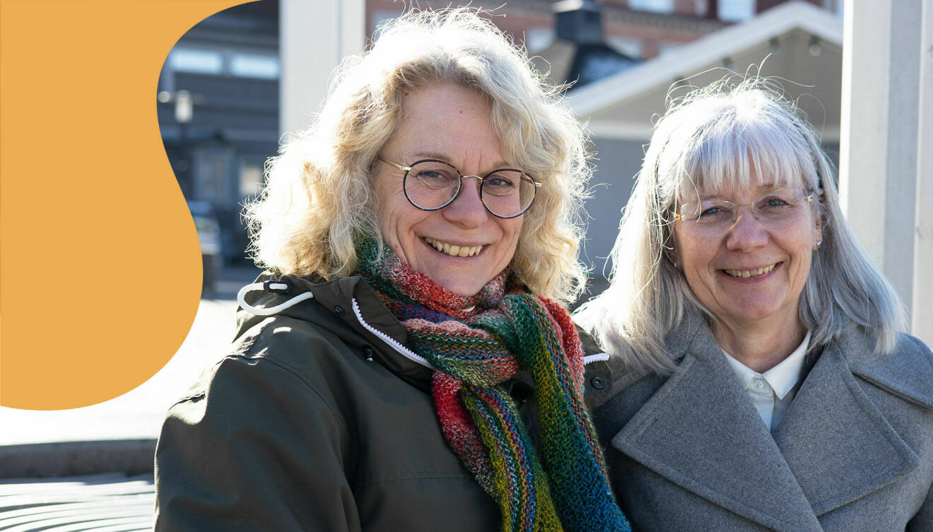 Brevvännerna Ing-Marie Rasmusson och Lisbet Fransson står tillsammans på ett torg i Älmhult.